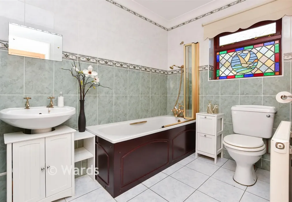 Bathroom - Northdown Park Road, Margate, Kent - Wards of Kent