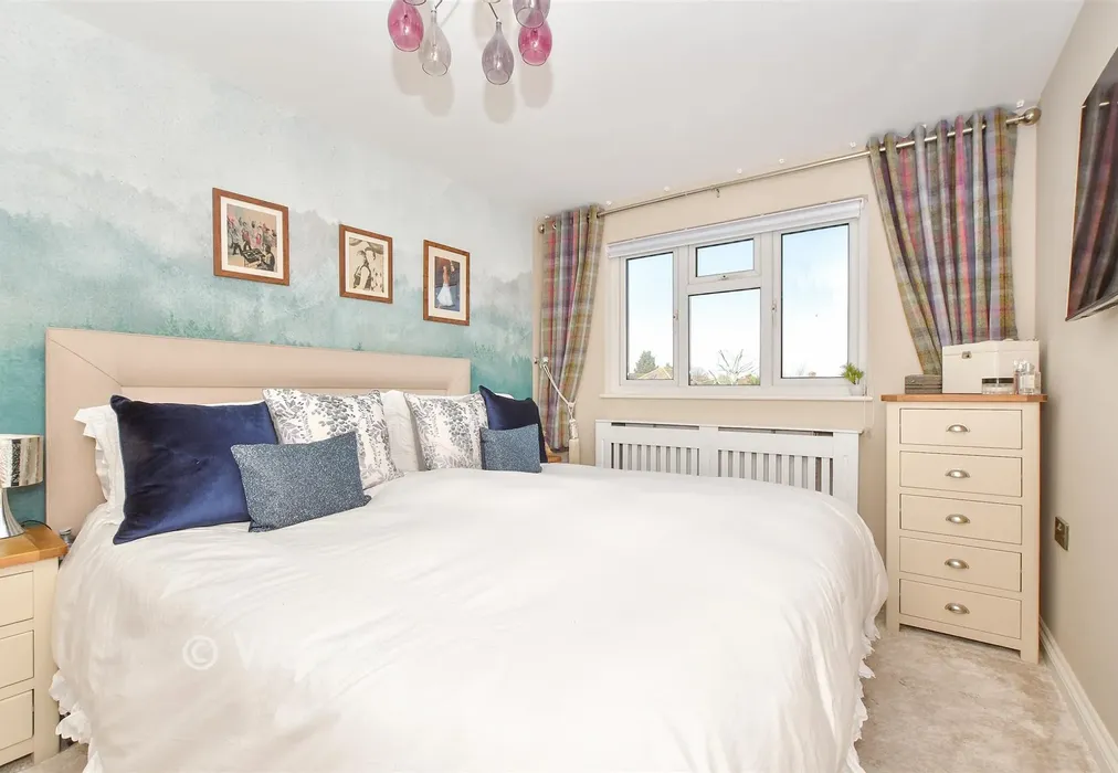 Bedroom 1 - Warrington Road, Paddock Wood, Tonbridge, Kent - Wards of Kent