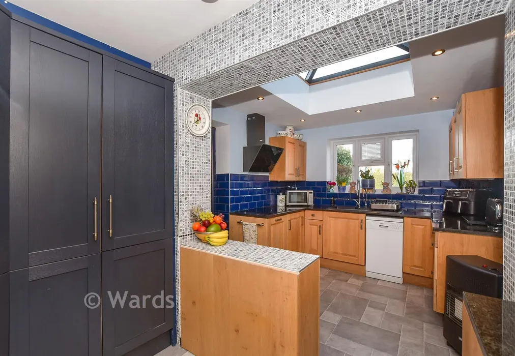 Kitchen - Warrington Road, Paddock Wood, Tonbridge, Kent - Wards of Kent