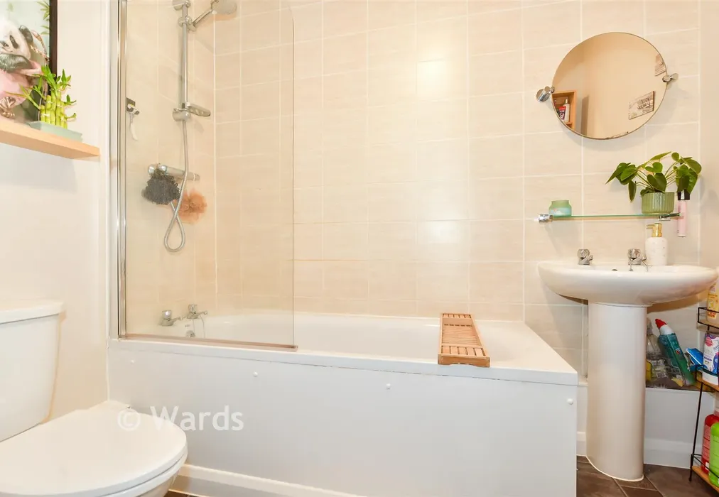 Bathroom - London Road, Larkfield, Aylesford, Kent - Wards of Kent