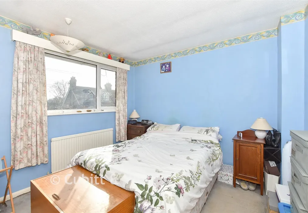 Bedroom 1 - New Road, Ridgewood, Uckfield, East Sussex - Wards of Kent