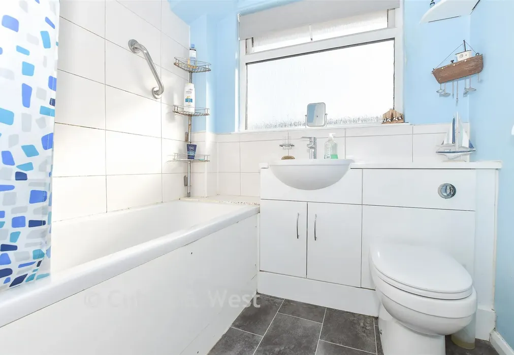 Bathroom - New Road, Ridgewood, Uckfield, East Sussex - Wards of Kent
