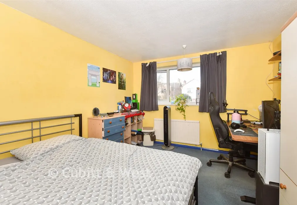 Bedroom 2 - New Road, Ridgewood, Uckfield, East Sussex - Wards of Kent