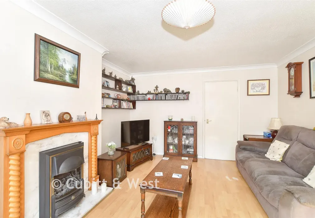 Lounge - New Road, Ridgewood, Uckfield, East Sussex - Wards of Kent