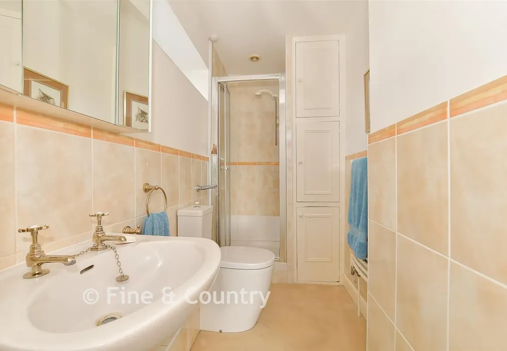 En-Suite - The Street, Ash, Canterbury, Kent - Wards of Kent