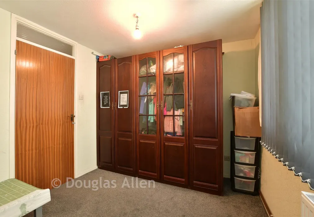 Bedroom 1 - Rettendon Gardens, Wickford, Essex - Wards of Kent