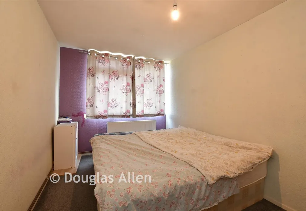Bedroom 2 - Rettendon Gardens, Wickford, Essex - Wards of Kent