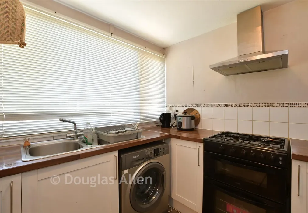 Kitchen - Rettendon Gardens, Wickford, Essex - Wards of Kent