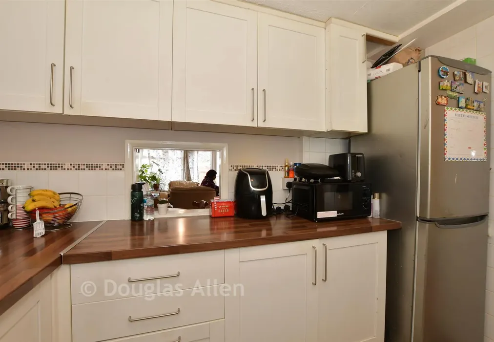 Kitchen - Rettendon Gardens, Wickford, Essex - Wards of Kent