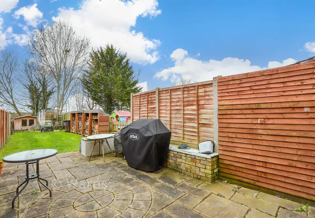 Rear Garden - Church Street, Burham, Rochester, Kent - Wards of Kent