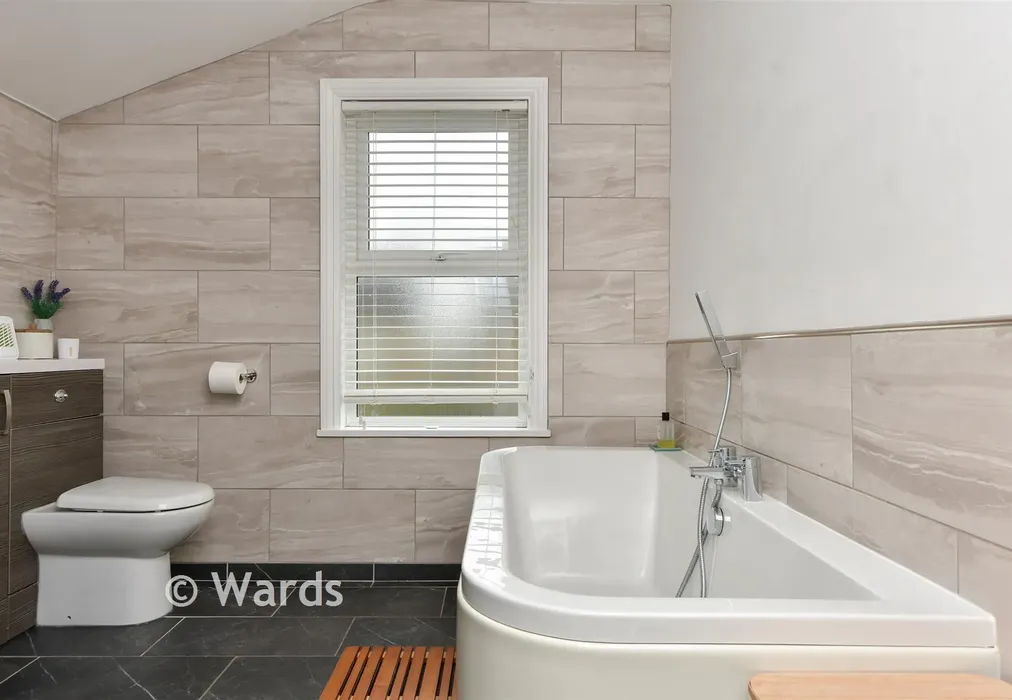 Bathroom - Dane Park Road, Ramsgate, Kent - Wards of Kent