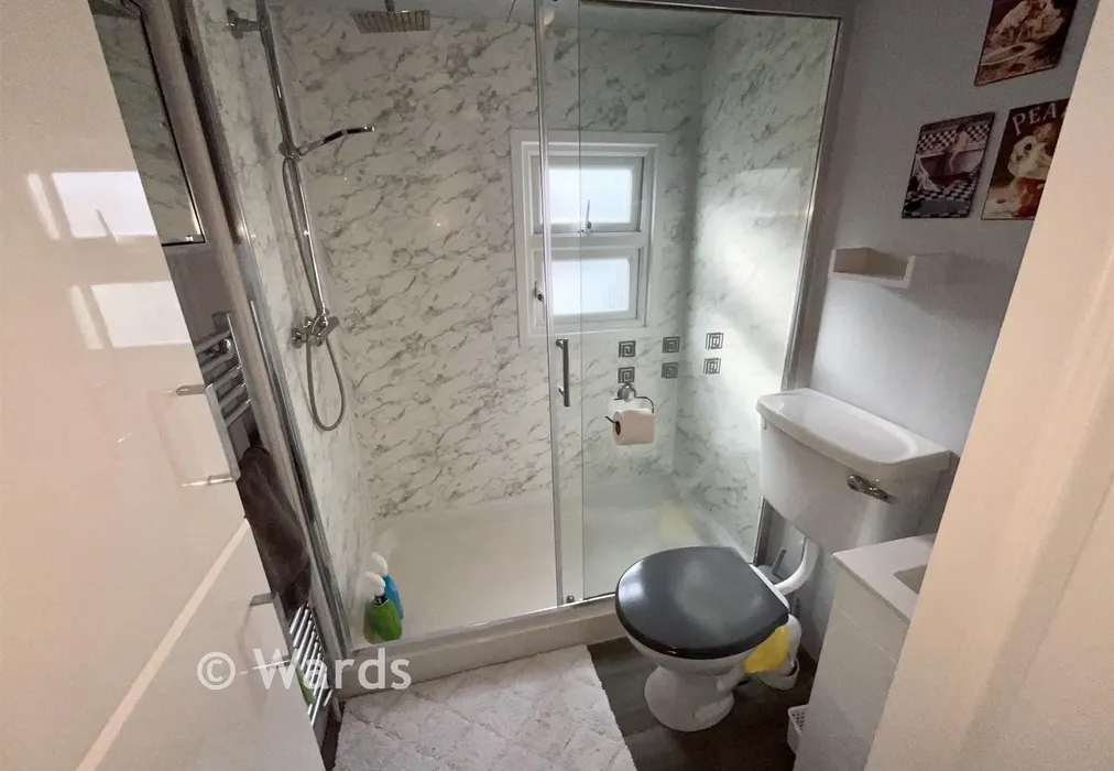 Shower Room - Seasalter Road, Graveney, Faversham, Kent - Wards of Kent