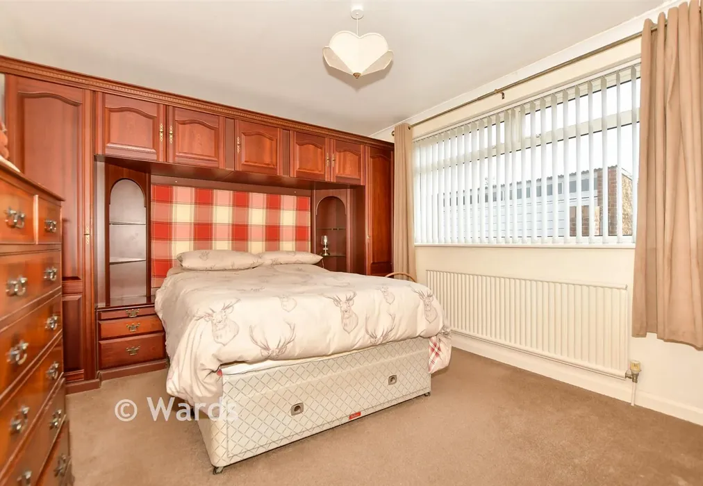 Bedroom 1 - South Street, South Tankerton, Whitstable, Kent - Wards of Kent