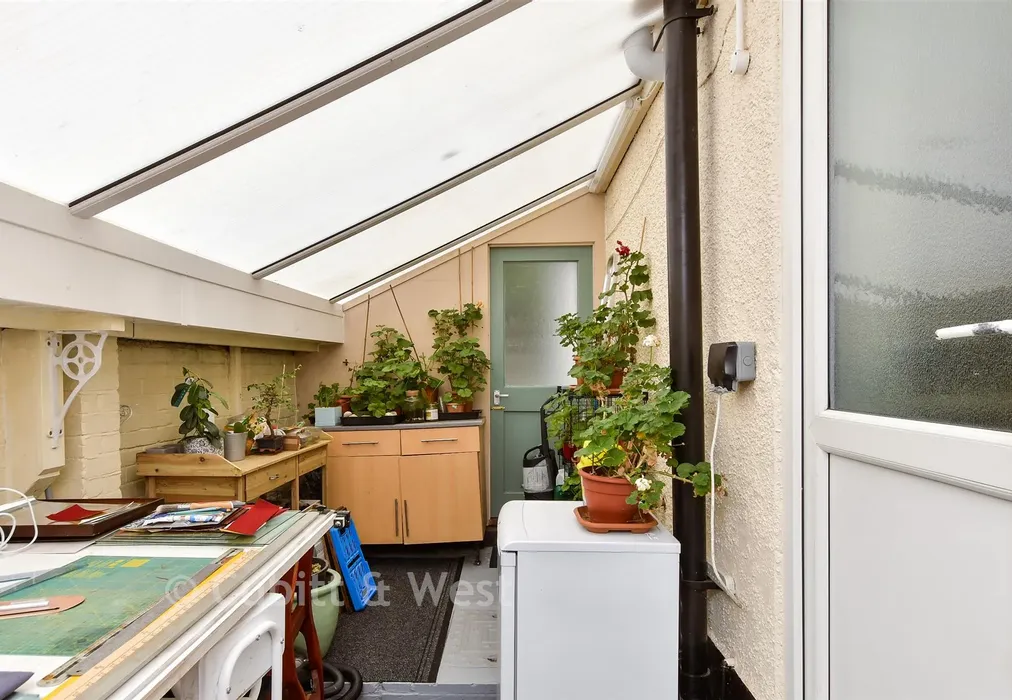 Lean-To - Felpham Road, Bognor Regis, West Sussex - Wards of Kent