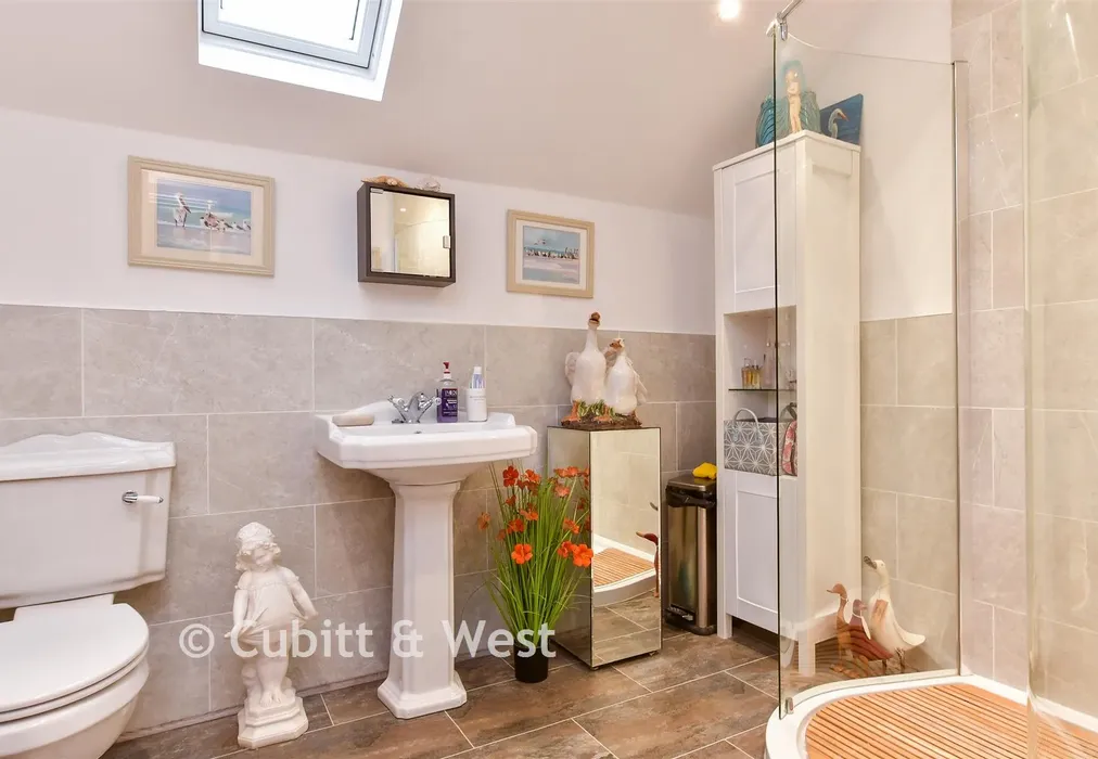 En-Suite Bathroom - Felpham Road, Bognor Regis, West Sussex - Wards of Kent
