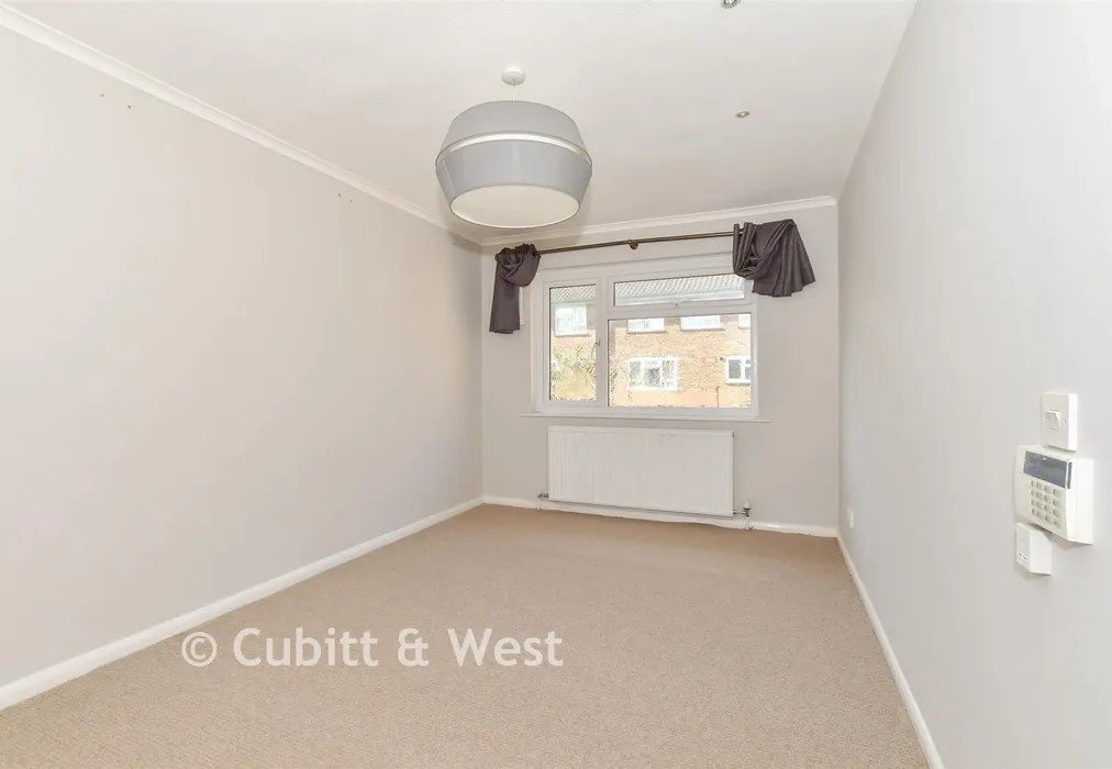 Bedroom 1 - Chapel Street, Chichester, West Sussex - Wards of Kent