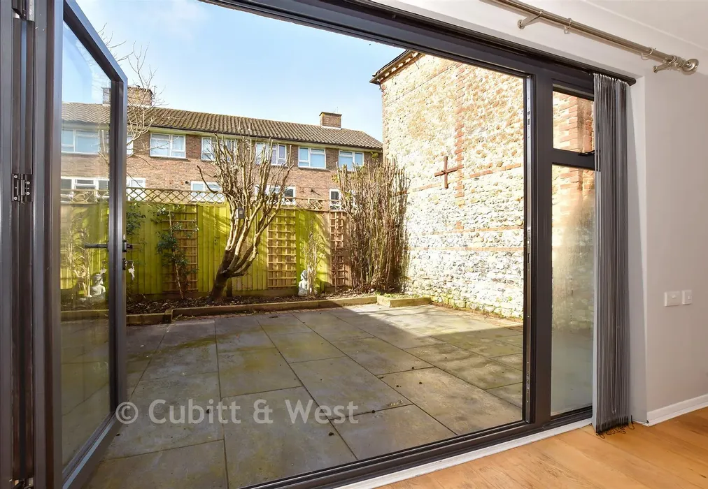 Internal Lifestyle Photograph - Chapel Street, Chichester, West Sussex - Wards of Kent