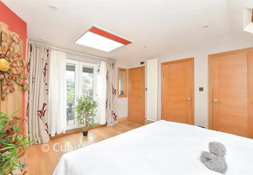 Bedroom 1 - Carden Avenue, Patcham, Brighton, East Sussex - Wards of Kent