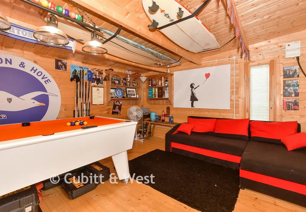 Room 1 - Carden Avenue, Patcham, Brighton, East Sussex - Wards of Kent
