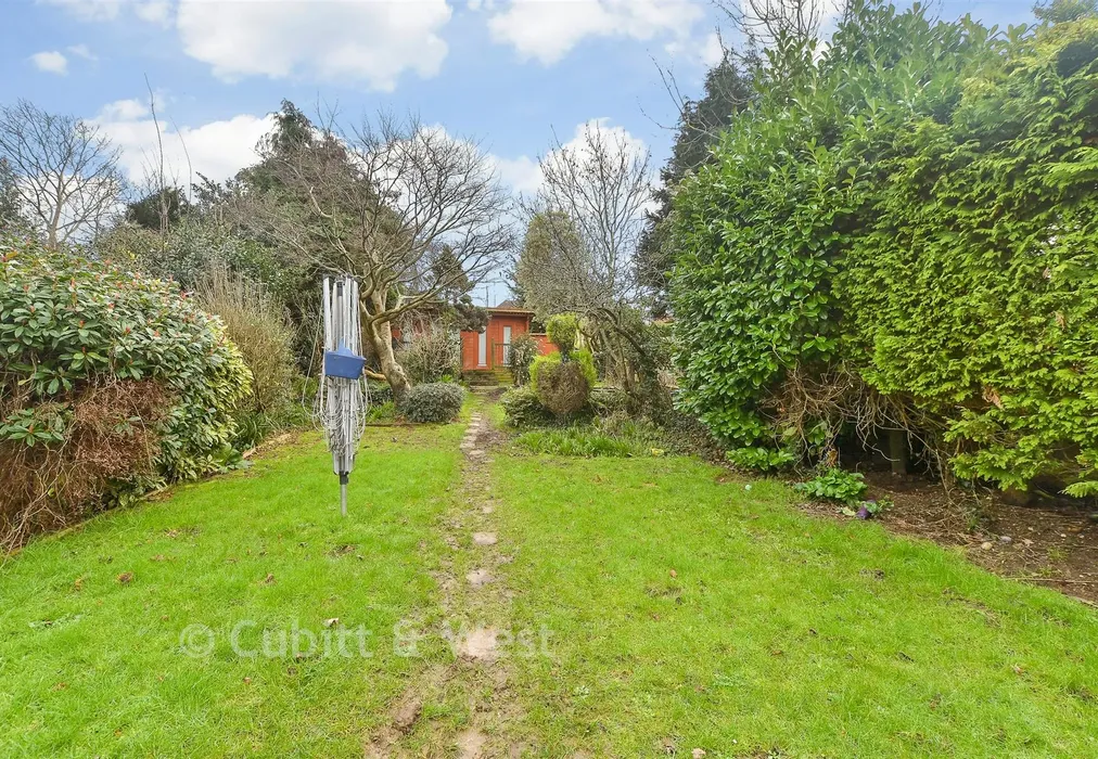 Rear Garden - Carden Avenue, Patcham, Brighton, East Sussex - Wards of Kent