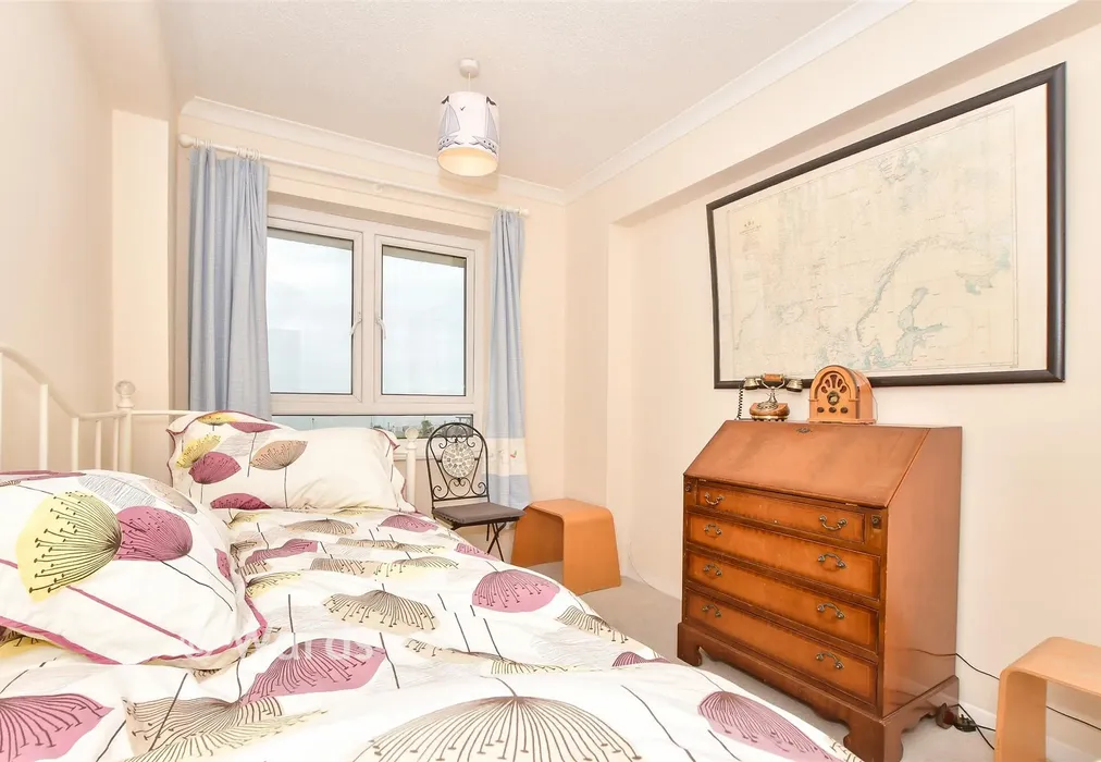 Bedroom 2 - The Gateway, Dover, Kent - Wards of Kent