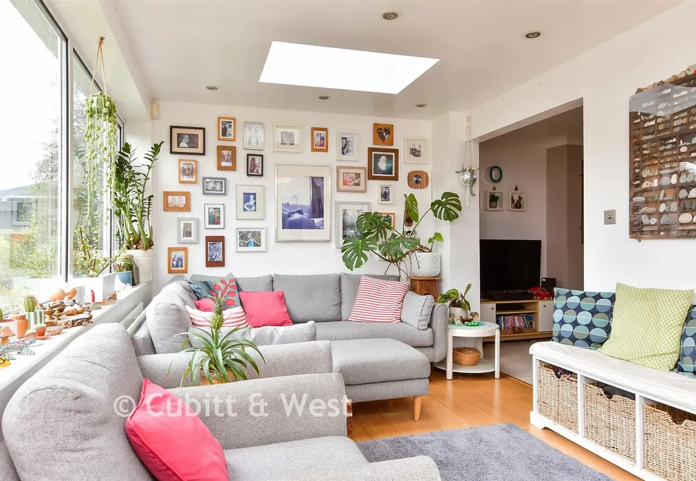 Seating Area - Meadow Close, Rottingdean, Brighton, East Sussex - Wards of Kent