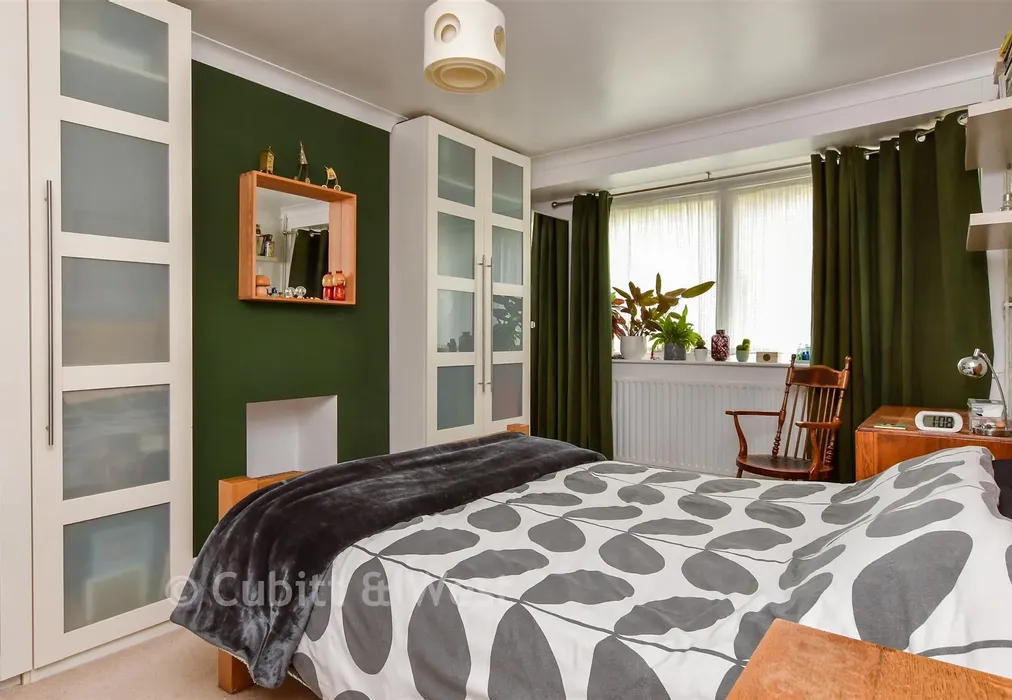Bedroom 1 - Meadow Close, Rottingdean, Brighton, East Sussex - Wards of Kent
