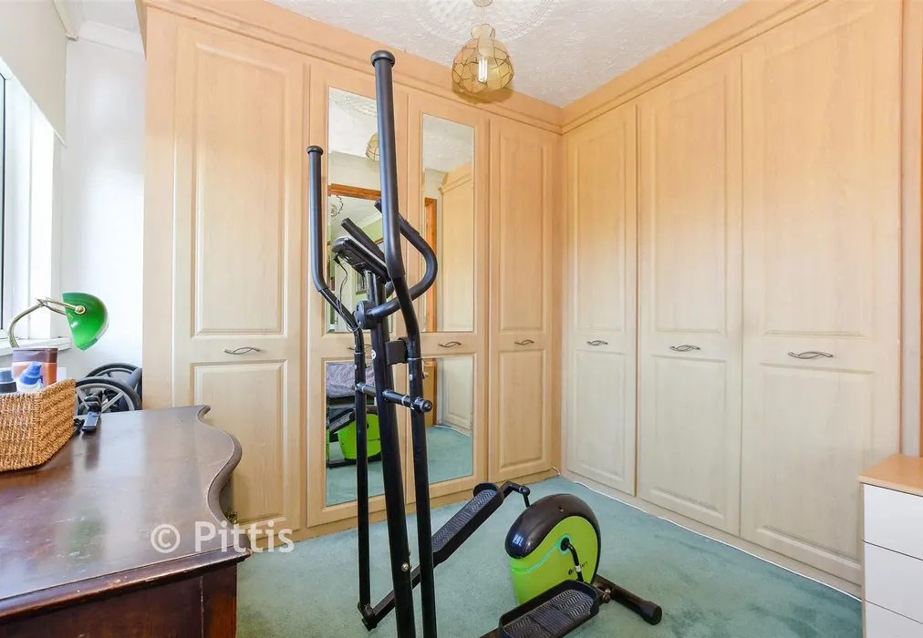 Dressing Area - Staplers Road, Newport, Isle of Wight - Wards of Kent