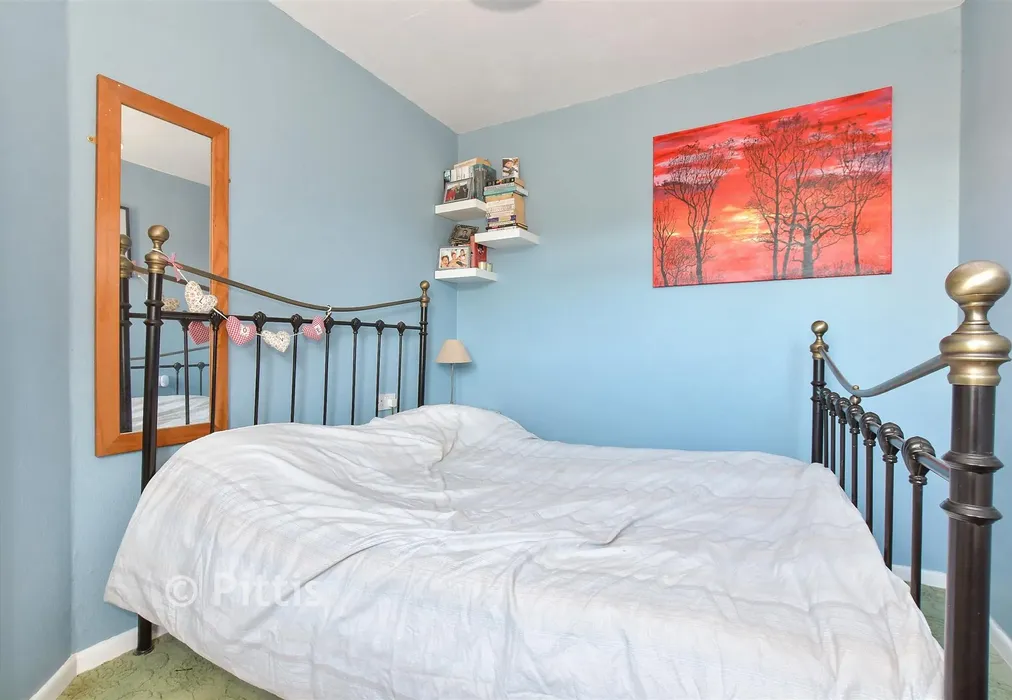Bedroom 3 - Staplers Road, Newport, Isle of Wight - Wards of Kent