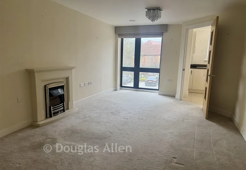 Lounge - Alderton Hill, Loughton, Essex - Wards of Kent