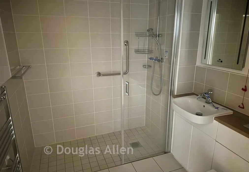 Shower Room - Alderton Hill, Loughton, Essex - Wards of Kent