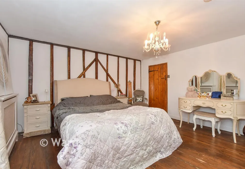 Bedroom 1 - Laddingford, Maidstone, Kent - Wards of Kent