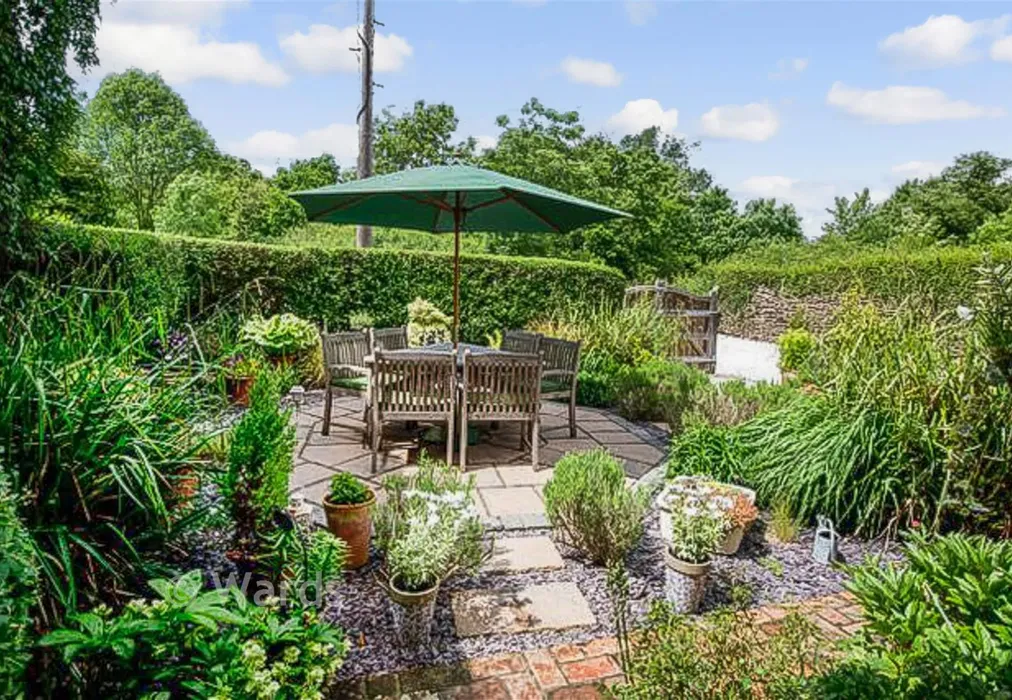 Garden 2 - Laddingford, Maidstone, Kent - Wards of Kent