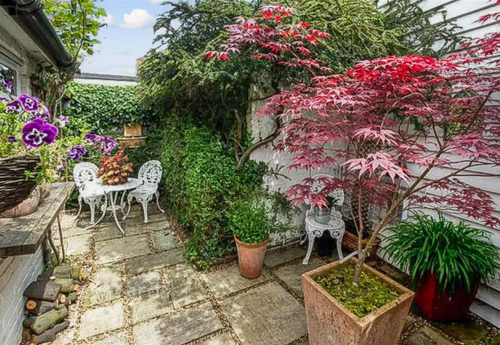 Patio 2 - Laddingford, Maidstone, Kent - Wards of Kent