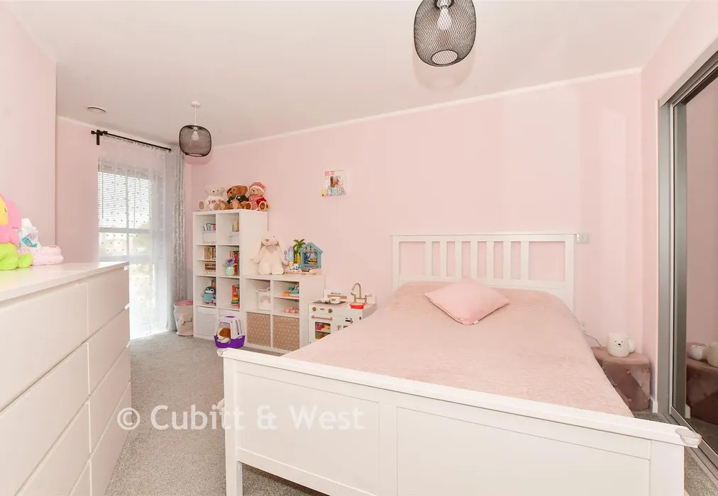 Bedroom - Ifield Road, West Green, Crawley, West Sussex - Wards of Kent