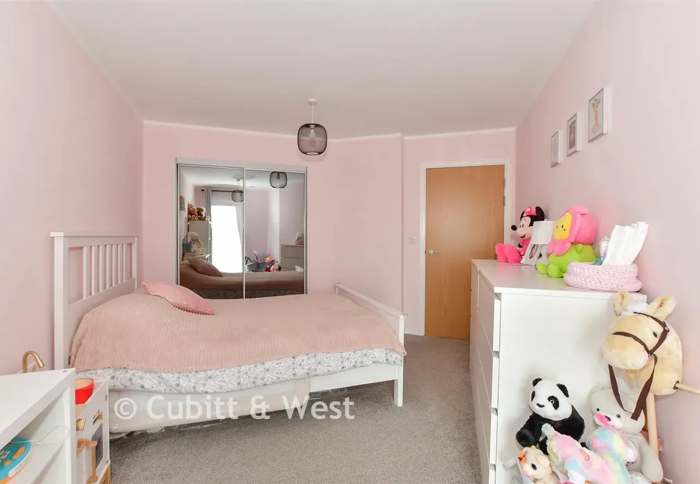 Bedroom - Ifield Road, West Green, Crawley, West Sussex - Wards of Kent
