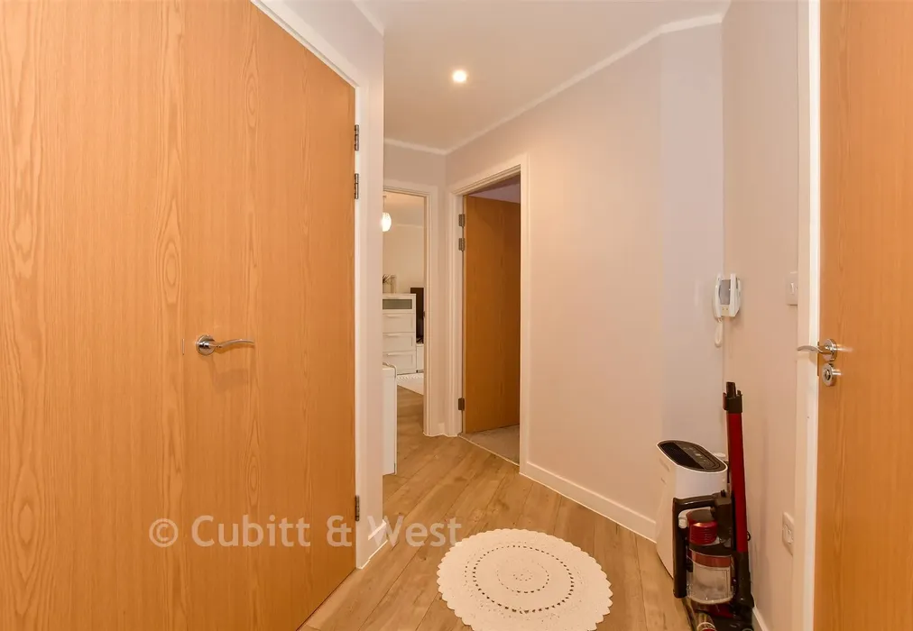 Hallway - Ifield Road, West Green, Crawley, West Sussex - Wards of Kent