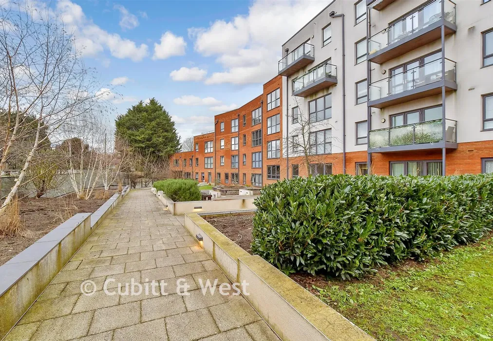 Communal Gardens - Ifield Road, West Green, Crawley, West Sussex - Wards of Kent