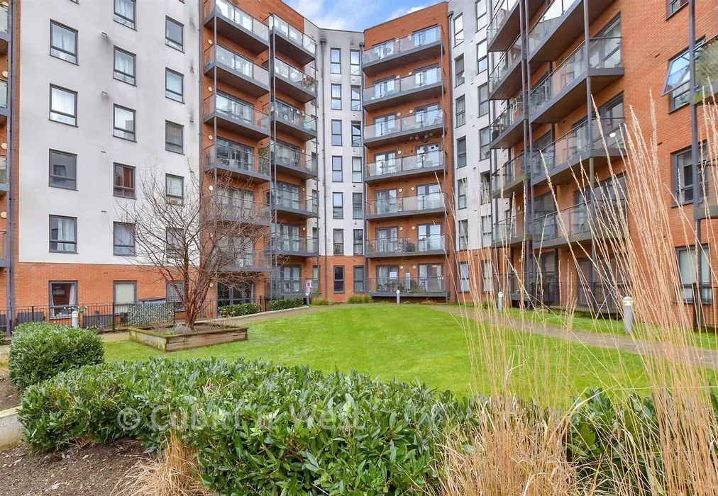 Communal Gardens - Ifield Road, West Green, Crawley, West Sussex - Wards of Kent