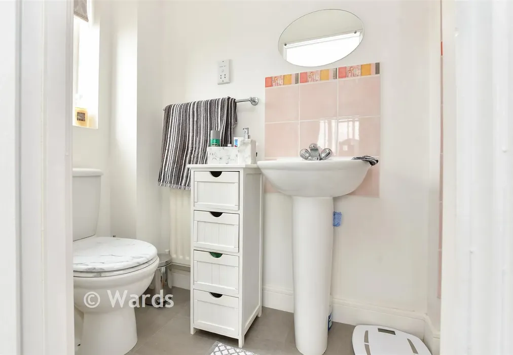 En-Suite - Petrel Close, Herne Bay, Kent - Wards of Kent