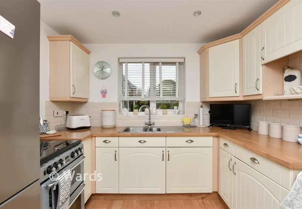 Kitchen - Petrel Close, Herne Bay, Kent - Wards of Kent