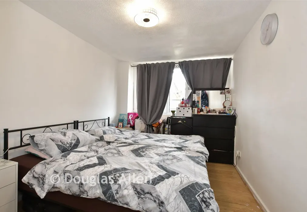 Bedroom 1 - Ray Lodge Road, Woodford Green, Essex - Wards of Kent