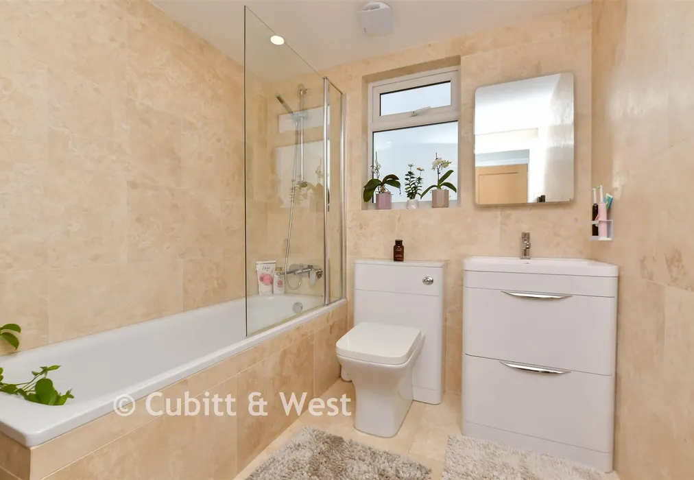 Bathroom - Meopham Road, Mitcham, Surrey - Wards of Kent