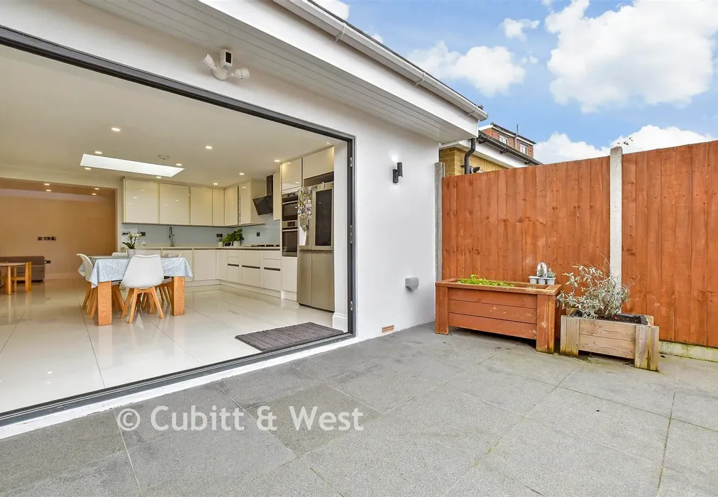 External Lifestyle Photograph - Meopham Road, Mitcham, Surrey - Wards of Kent