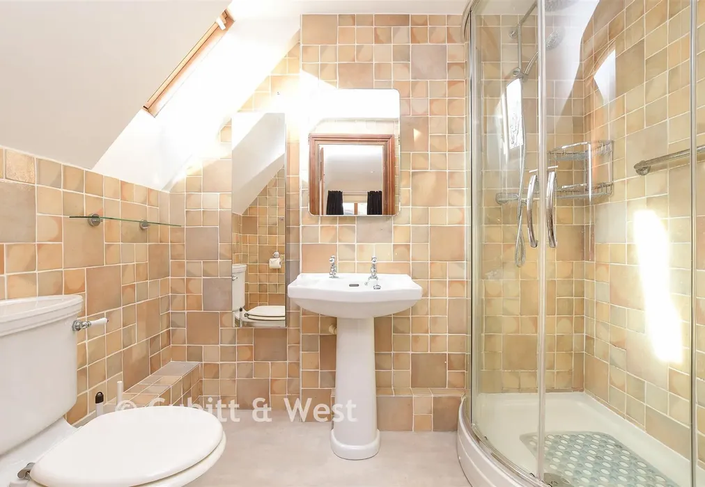 En-Suite - Cranston Road, East Grinstead, West Sussex - Wards of Kent