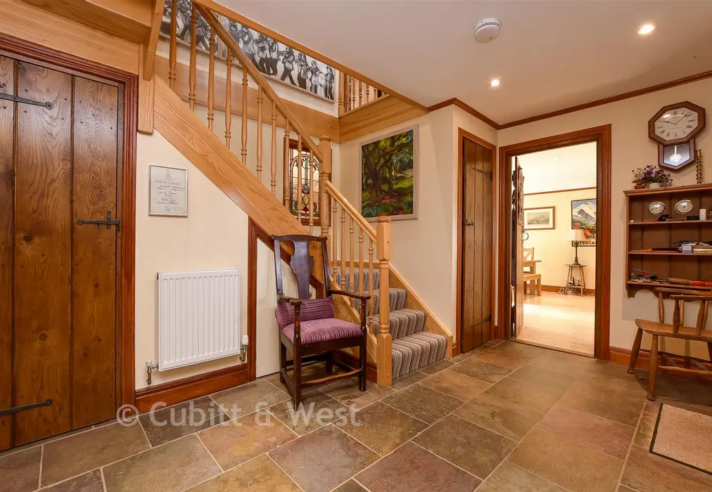Entrance Hall - Cranston Road, East Grinstead, West Sussex - Wards of Kent