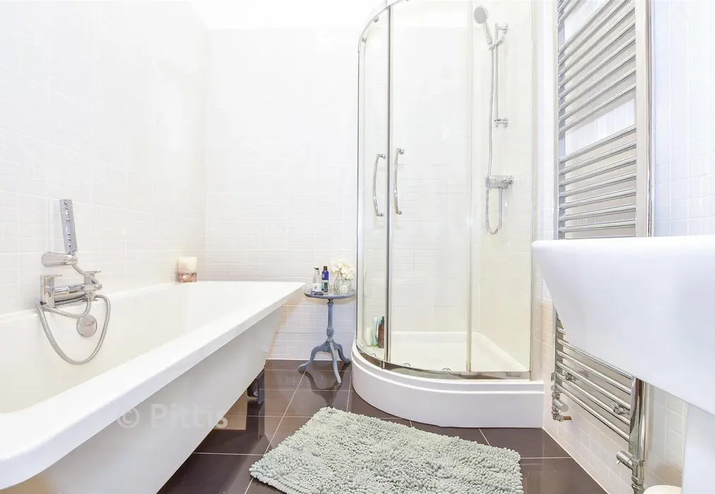 Bathroom - St. Boniface Road, Ventnor, Isle of Wight - Wards of Kent