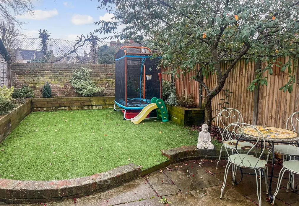 Garden - Bank Street, Herne Bay, Kent - Wards of Kent