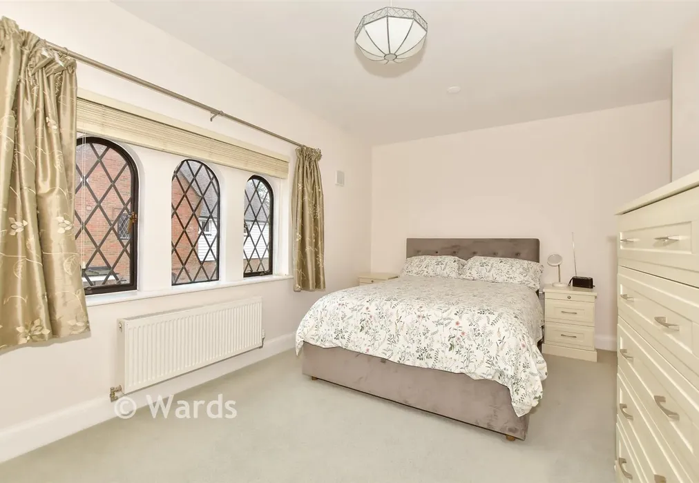 Bedroom 1 - Fitzwalters Meadow, Canterbury, Kent - Wards of Kent