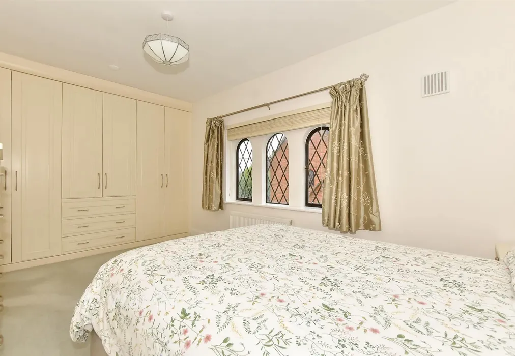Bedroom 1 - Fitzwalters Meadow, Canterbury, Kent - Wards of Kent